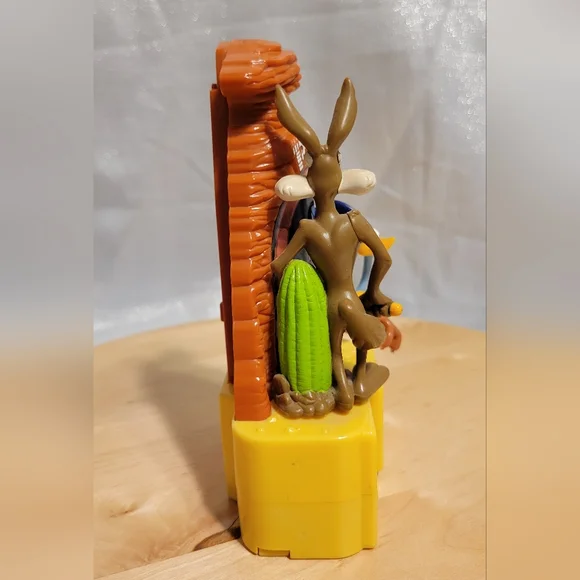 Pez 1998 Looney Tunes Wile E. Coyote and Road Runner Candy Hander - Picture 5 of 12